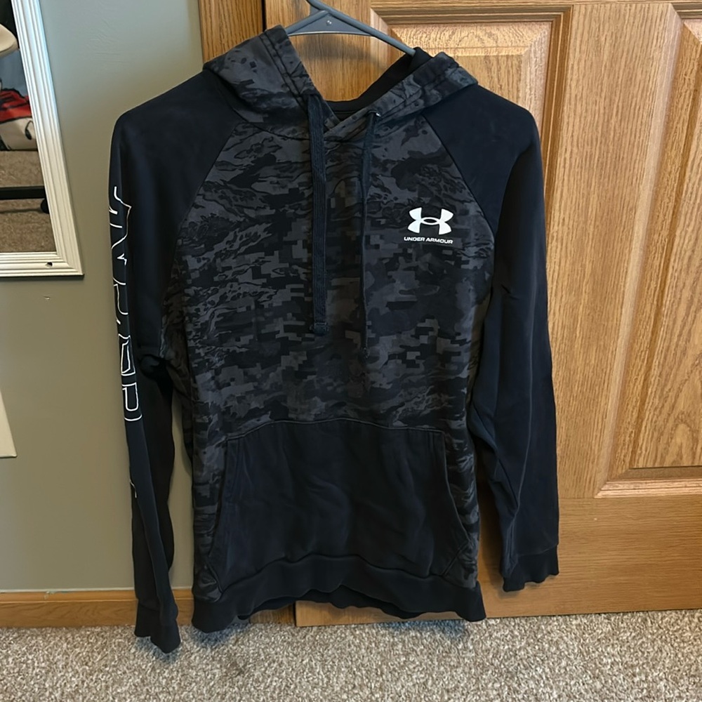 Men’s Black and Grey Camo-like Sweatshirt